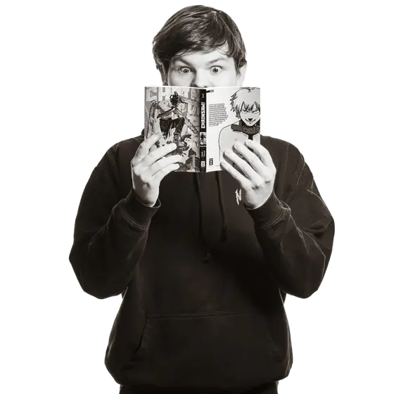 Paul hält Manga-Bücher in den Händen. 